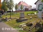 Kamenný kříž pod farou v Bělotíně od roku 2015